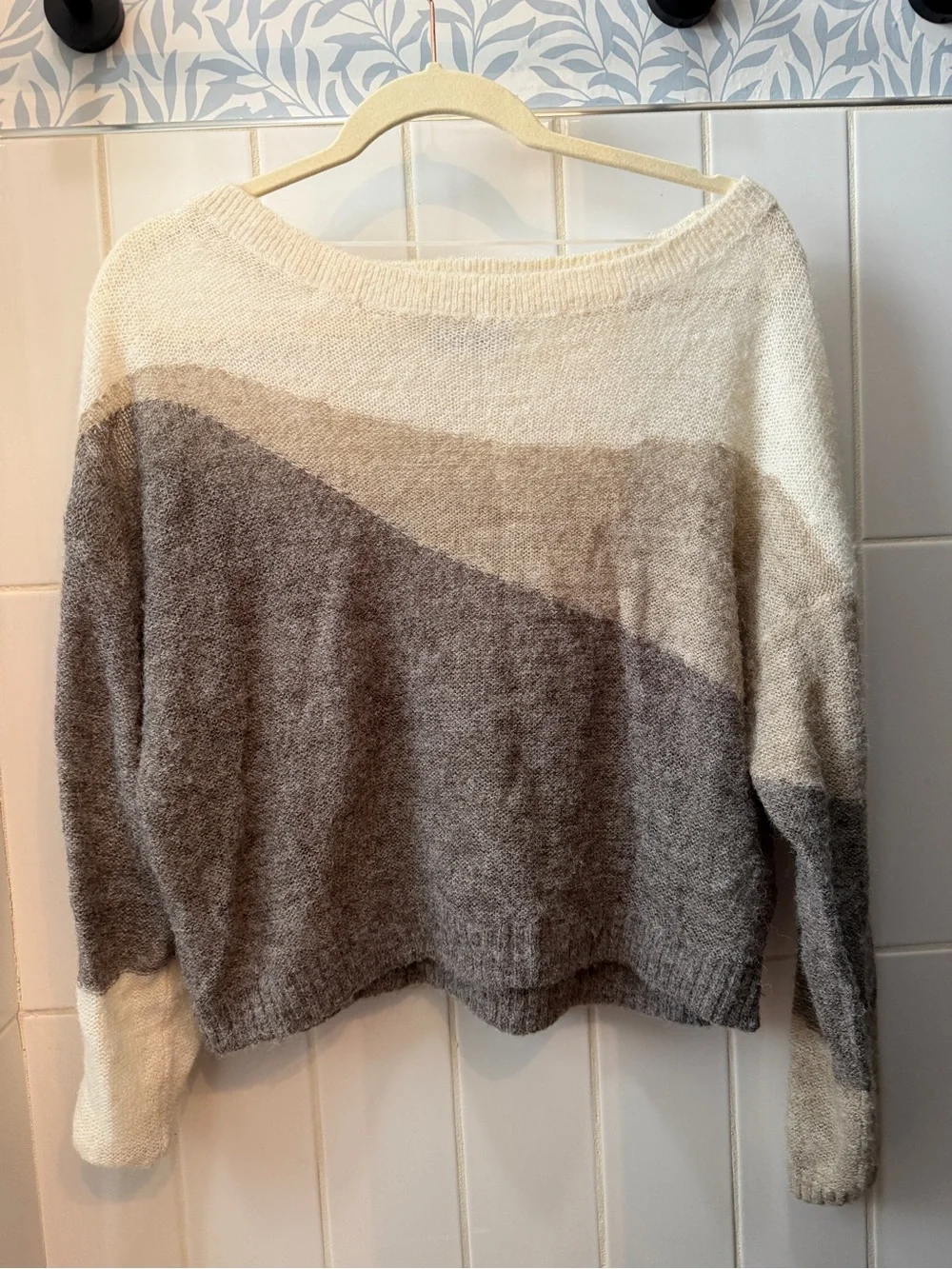 Old Navy Cream and Gray Colorblock Crewneck Sweater